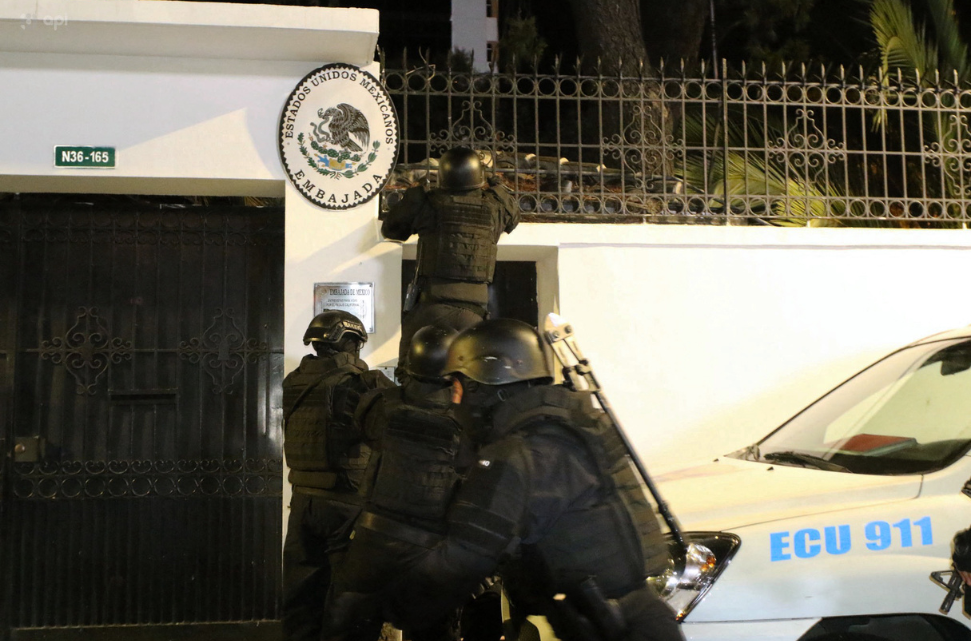 Picture released by API showing Ecuadorian police special forces storming the Mexican embassy in Quito to arrest Ecuador's former Vice President Jorge Glas, on April 5, 2024. Mexican President Andres Manuel Lopez Obrador ordered on April 5, 2024 the "suspension" of relations with Ecuador after Ecuadorian police raided the Mexican embassy in Quito to arrest former vice president Jorge Glas, who had received refuge. (Photo by ALBERTO SUAREZ/API/AFP via Getty Images)